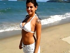 Big-chested Brazilian chick shows bikini body