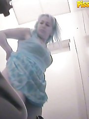 Oldie with ballooned asshole pees in spycammed loo