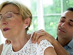 Mature slutty housewife Malya is poked doggy after giving a proper blowjob