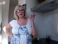 Mature blonde granny sammie sparks licks cock tidy