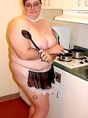 Exclusive fat Texas amateur BBW girl in kitchen