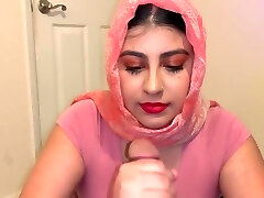 Sneaky stepdad gets blowjob from beautiful Muslim daughter.