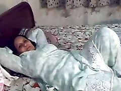 Pakistani wife takes off and plays