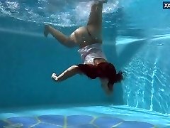 Puzan Bruhova ample nubile in the pool