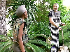 Preso faz Sexo com Guarda Prisional negra Flick Porno Amador Frances