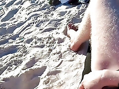 sesso all'aperto su una spiaggia per nudisti a bahia