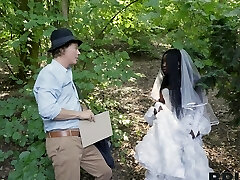 Outdoor interracial dicking with a hot dark-hued babe - Zaawaadi