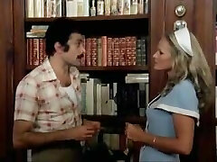 zmysłowa pielęgniarka (1975)
