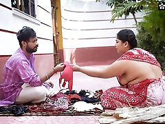 Desi Hooter-sling and G-string Salesman Bade Bade Dudhwali Gao ki Chhori Ko Hooter-sling ke badale Chod Diya Maje Lekar ( Hindi Audio )