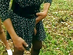 सुनहरे बालों वाली जर्मन रिपोर्टर होने बीडीएसएम मज़ा जंगल में सुनहरे बालों वाली जर्मन रिपोर्टर होने बीडीएसएम मज़ा जंगल में