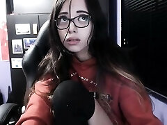 emo adolescenti arată sânii ei mari pe webcam