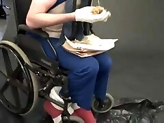 ekstremalių fetišas - sonic invalido vežimėlyje valgyti čili