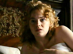 Emma Stone nude,sexy scenes in The Favourite