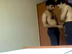 Indian amateur sex video of a super hot couple making out