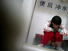 Geeky chinese girl spied while pissing