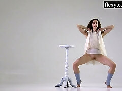 Flexible Teenage Urusula Fe Flexible Teenage Urusula Fe