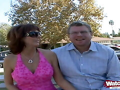 Cuckhold! Was ein Idiot er schaut zu wie Frau gebumst wird Cuckhold! Was ein Idiot er schaut zu wie Frau gebumst wird