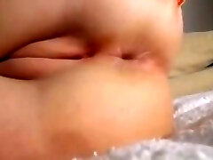 大胸部剃cameltoe阴户的特写的阴部和屁股