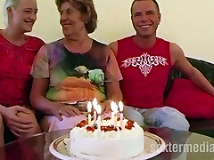 Paar chapeau de Sexe mit reifer Omafotze Paar chapeau de Sexe mit reifer Omafotze