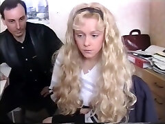 Initiation au sexe anal pour cette blonde qui sera mme surprise de subir un fist humping à trois très stiff Initiation au sexe anal pour cette blonde qui sera mme surprise de subir un fist humping à trois très stiff