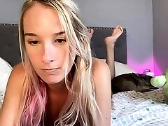 kręcone blond nastolatka nagrywa solo dildo masturbacja więcej na