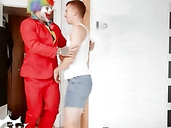 william seed taucht bei brent north's bachelor als clown auf, aber es stellt sich heraus, dass er der beste stripper ist -twink pop