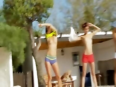 Sześć nagie nastolatki na basenie z Rosji