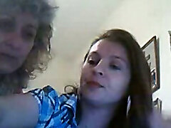 esa linda chica adolescente morena y su madre en la webcam freaky