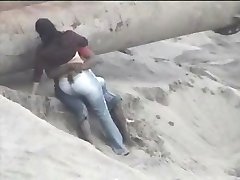 Latino pora sugauti paplūdimyje