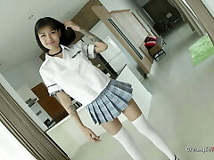 Super-sexy Petite Asian Babe Creampied