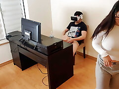 Hot stepmother jacks next to her stepson while he watches pornography with virtual reality glasses
