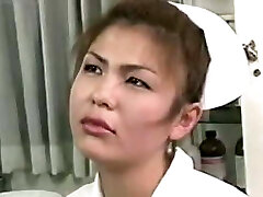 जापानी नर्स एक अच्छा चेहरा थप्पड़ मारने