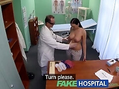 FakeHospital врач соблазняет пациента, чтобы покрыть ее медицинские счета