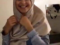 caliente paki hiyab chica 