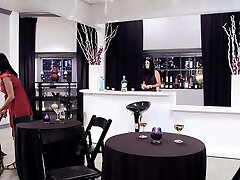 India Summer and Jessica Valentino get ultra-kinky by gobbling each other