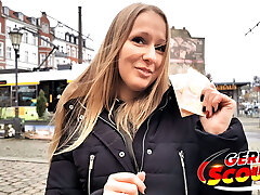 немецкое разведчик-первый анал для пышных подростков на уличном кастинге