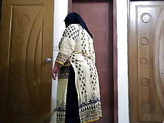 (Tamil hot Maa Apne Bete ke sath chudai karta hai) Indian Cougar Step-mom helps Stepson jizm - But Accidentally creampie
