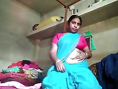 Indian sizzling aunty new video