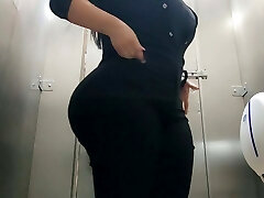 CAMERA IN PUBLIC BATHROOM CATCHES A Mind-blowing VOLUPTUOUS WOMAN