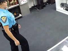 Ms policijos pareigūnas pakliuvom pawnkeeper viduje pawnshop