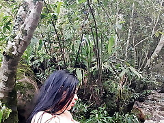 Antonella penetrates a stranger in the river