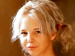 Shaving of beautiful 18yo fairhair cooch