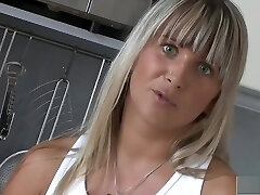 Milf Christina Lee gets smashed in a bath
