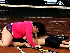 Tennis educator gets hig face smothered right at the court Tennis educator gets hig face smothered right at the court