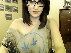 It should be illegal to have a assets that sexy and this teen is a supreme camgirl