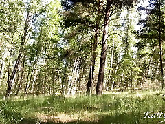 Urinate in the forest while no one sees Urinate in the forest while no one sees