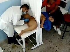 INFIEL CON EL Doctor QUE DEBE LAMAR EL COÑO PARA LA MEDICACIÓN