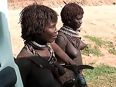 afrique du spectacle de la femme seins