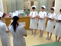 Το υπέροχο Ιαπωνικό μοντέλο Yumemi Nakagawa, Nachi Sakaki, Akari Asakiri στην Καυλωμένη Νοσοκόμα, Τρίο JAV σκηνή