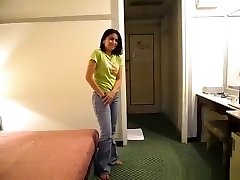 Pattaya maid fucks a party guy in her hotel to get a peak